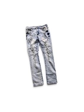Light Wash Distressed Women’s Jeans